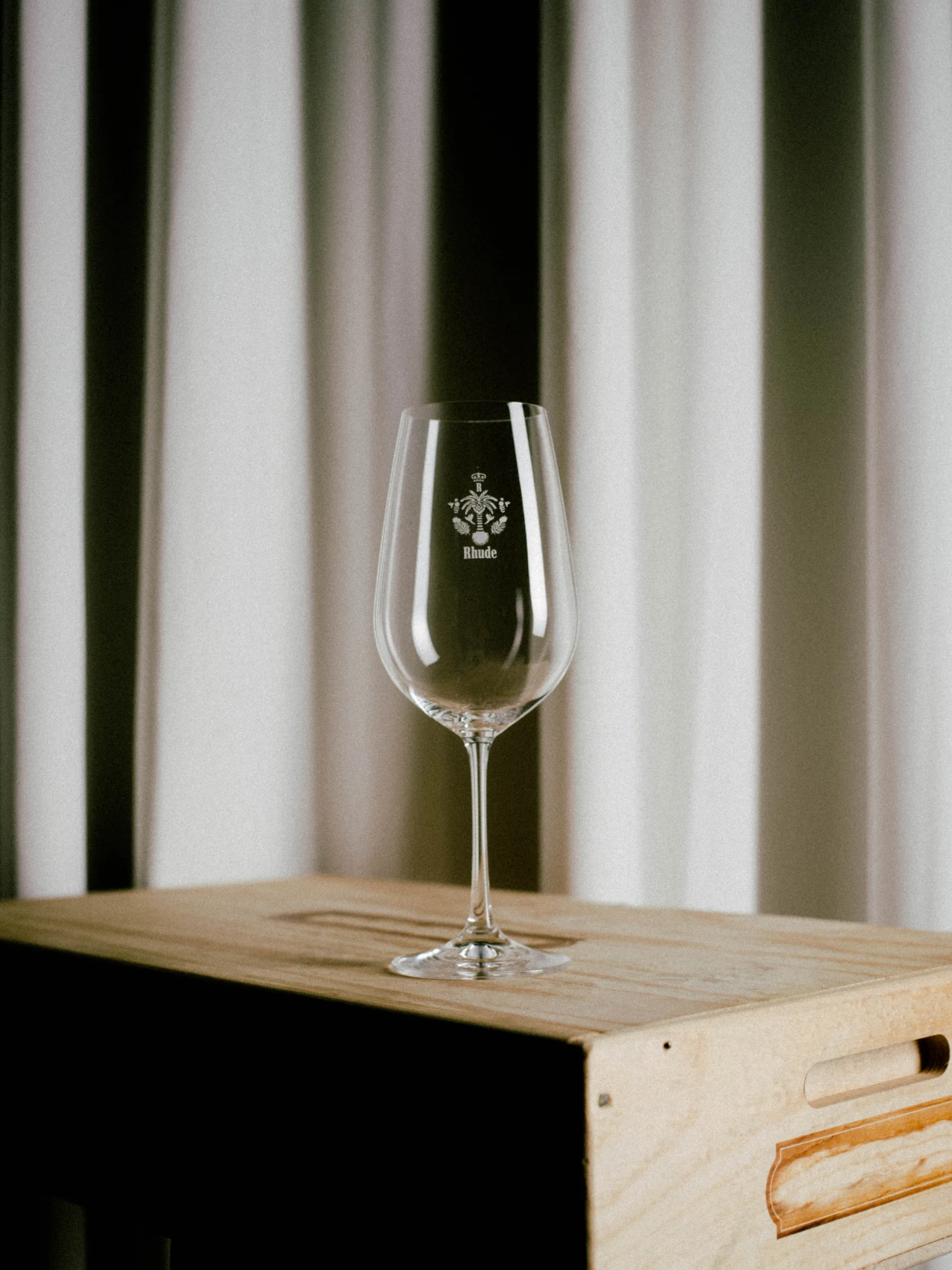 ENGRAVED WINE GLASS SET