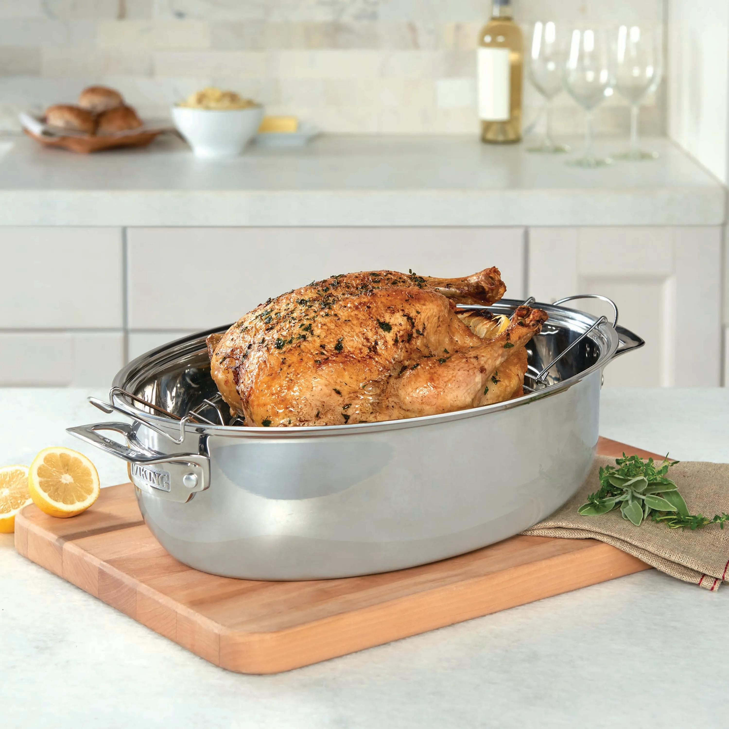 Viking 8.5-quart Tri-Ply Oval Multi Roaster with Induction Lid & Rack